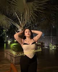 Escorts Call Girls Service 24/7 Aaradhya ( 45 Years)